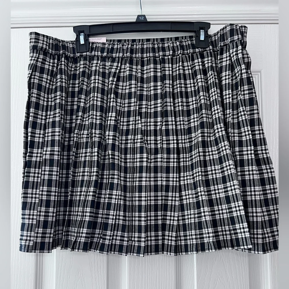NWT- Plaid Mini Skort - Picture 2 of 4